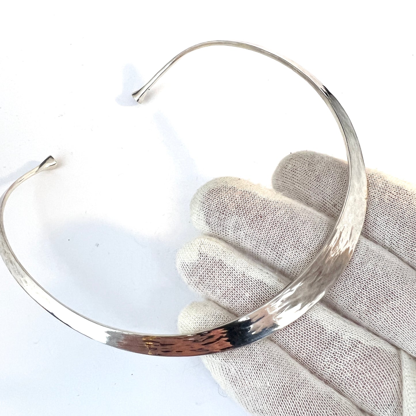 Claes E Giertta, Sweden. Vintage Sterling Silver Neck-Ring. Signed.