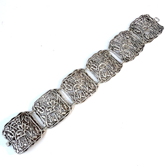 The Netherlands pre 1953. Vintage Solid Silver Flower Panel Bracelet.