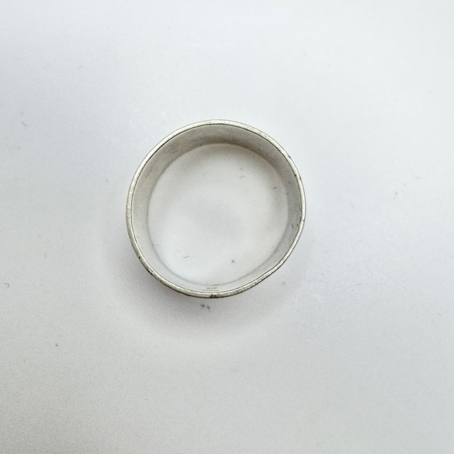 Victor Janson, Sweden 1972. Vintage Sterling Silver Peace Sign Hippie Ring Band