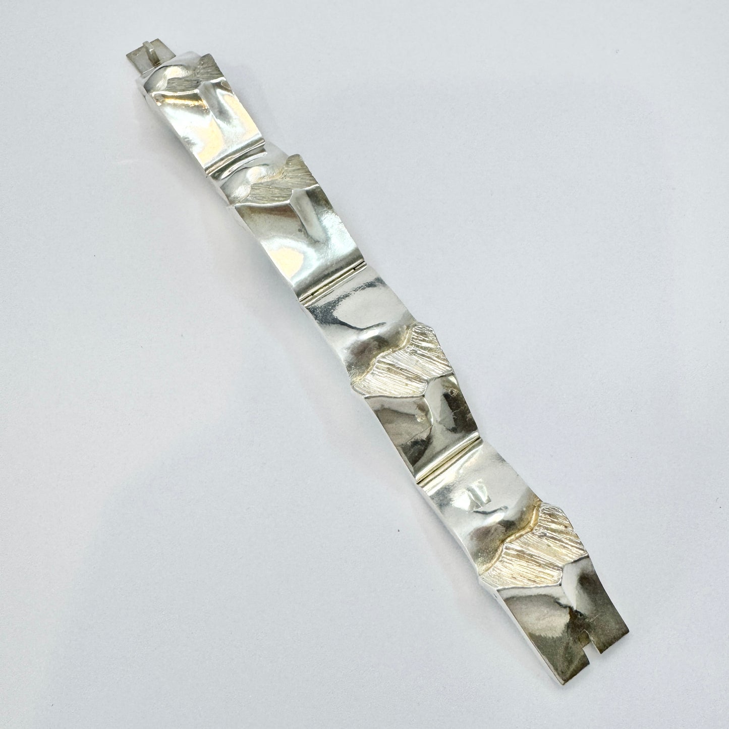 Matti J Hyvärinen, Finland 1974. Bold Vintage Sterling Silver Bracelet.