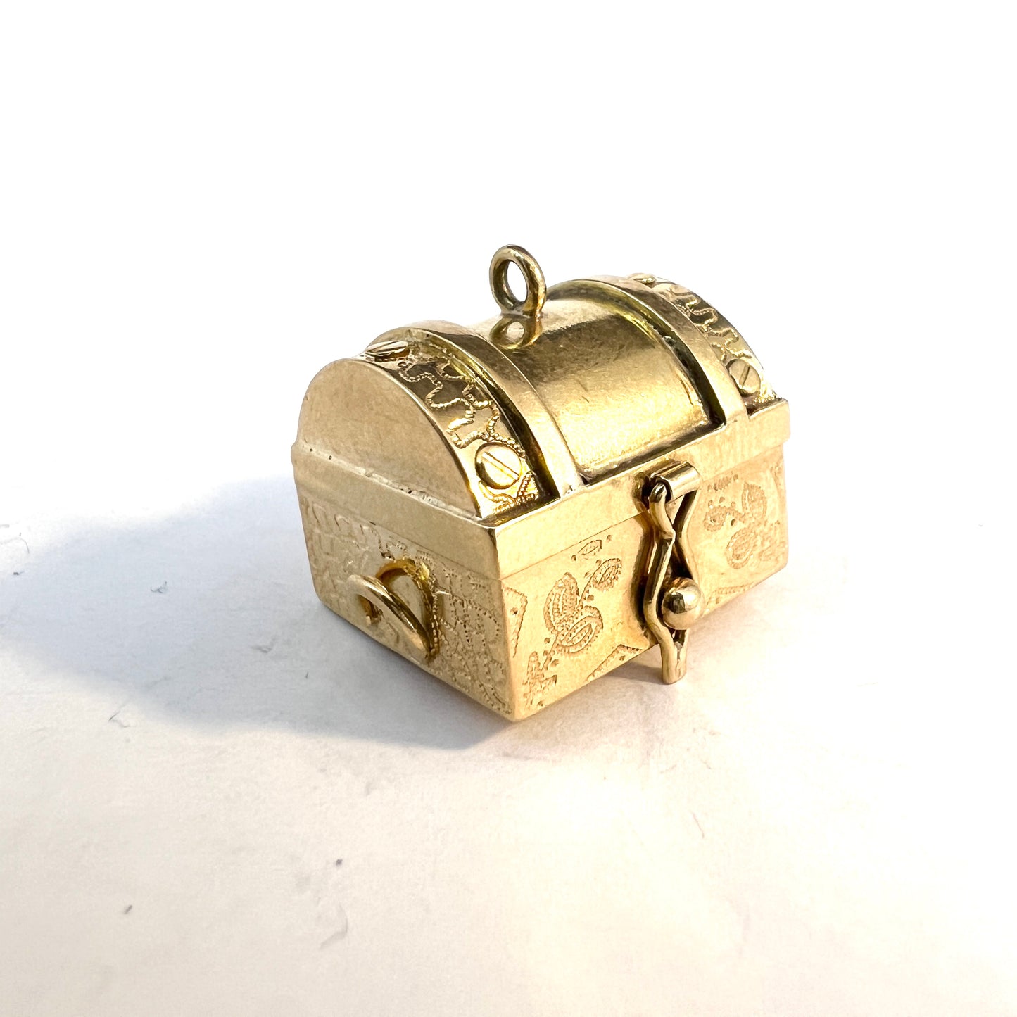 Vintage 18k Gold Treasure Chest Pendant / Large Charm. Probably Italy.