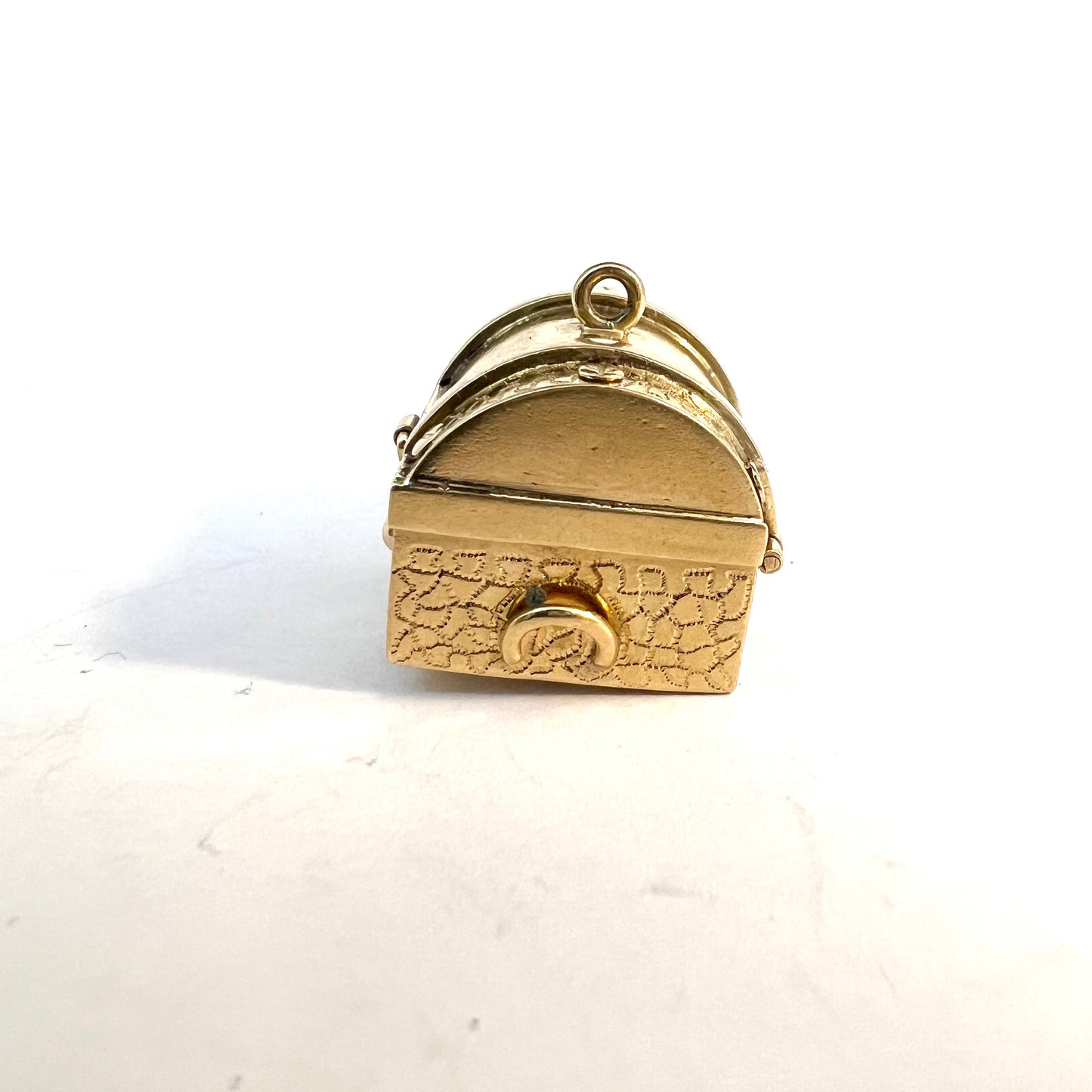 Vintage 18k Gold Treasure Chest Pendant / Large Charm. Probably Italy.