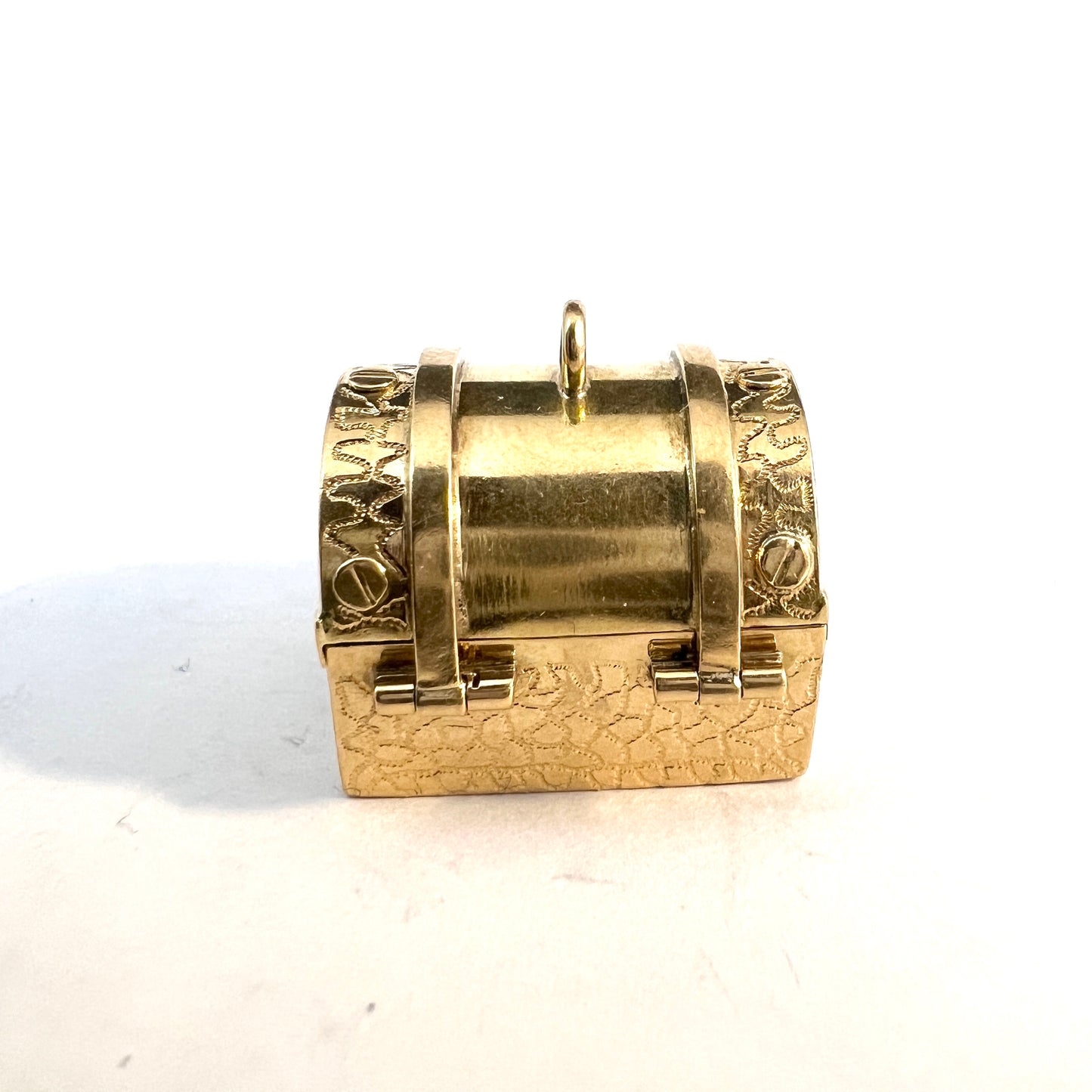 Vintage 18k Gold Treasure Chest Pendant / Large Charm. Probably Italy.