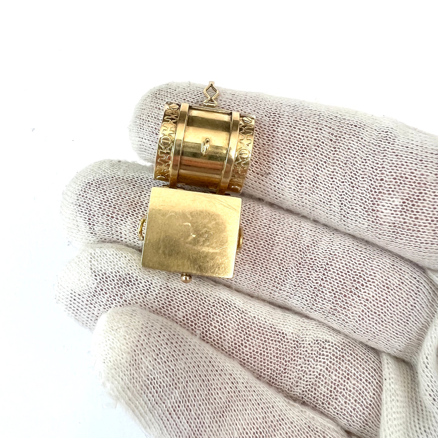 Vintage 18k Gold Treasure Chest Pendant / Large Charm. Probably Italy.