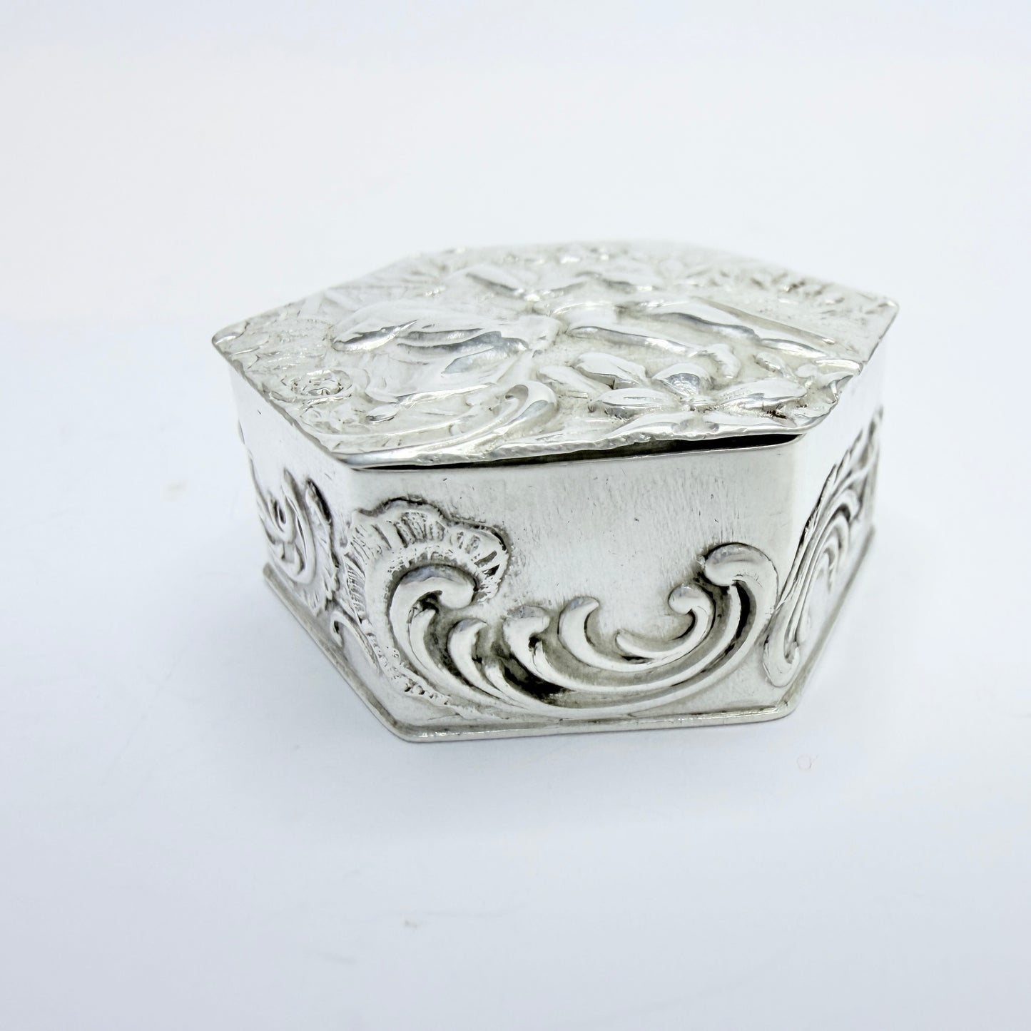 Hanau, Germany ca 1900. Antique Solid Silver Pill Trinket Box.