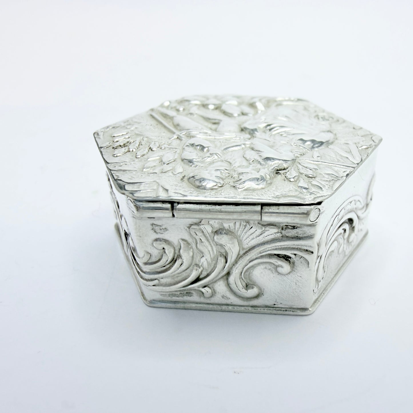 Hanau, Germany ca 1900. Antique Solid Silver Pill Trinket Box.