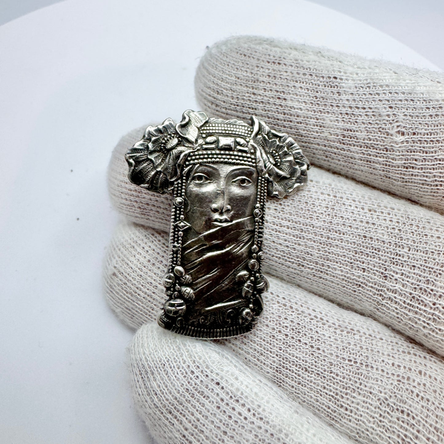 Vintage Art Nouveau Style Silver-plated Brooch.