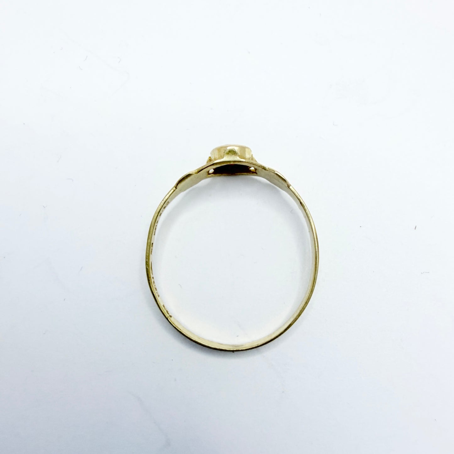 G Dahlgren, Sweden 1924. Antique 18k Gold Garnet Ring.