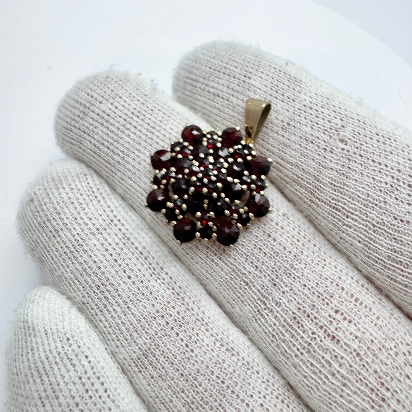 Vintage Solid Silver Garnet Cluster Pendant.