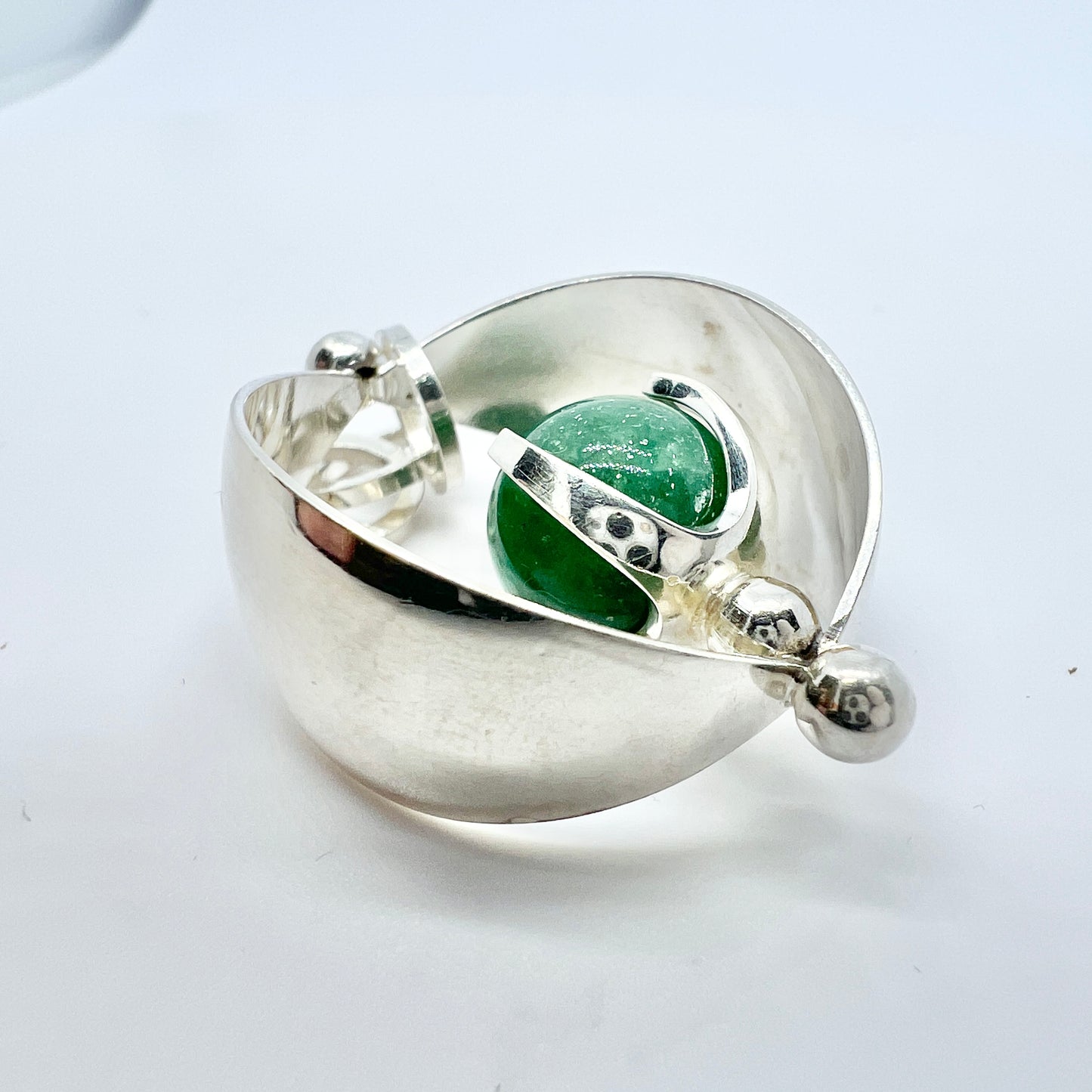 Elis Kauppi, Kupittaan Kulta Finland 1960s. Sterling Silver Spinning Aventurine Ball Pendant.