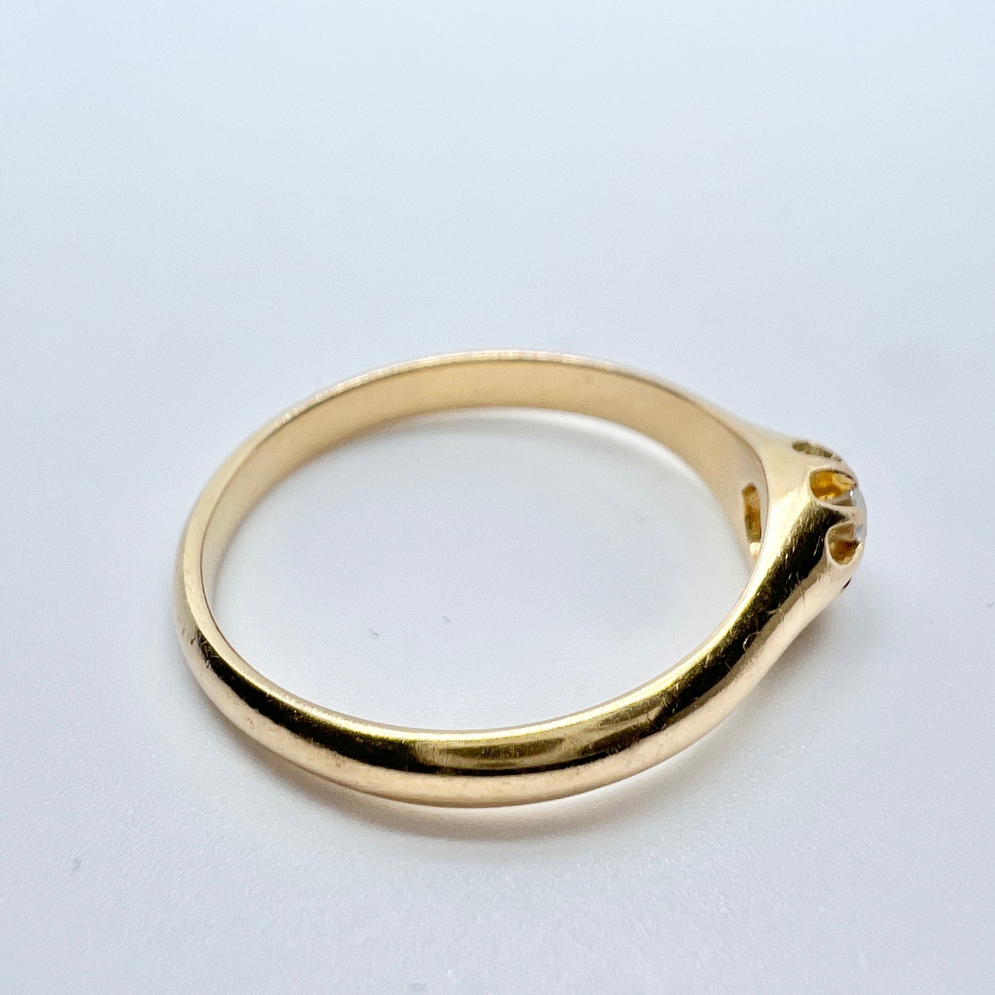 Bernhard Herz, Sweden 1912. Antique 18k Gold Diamond Wedding Band Ring.
