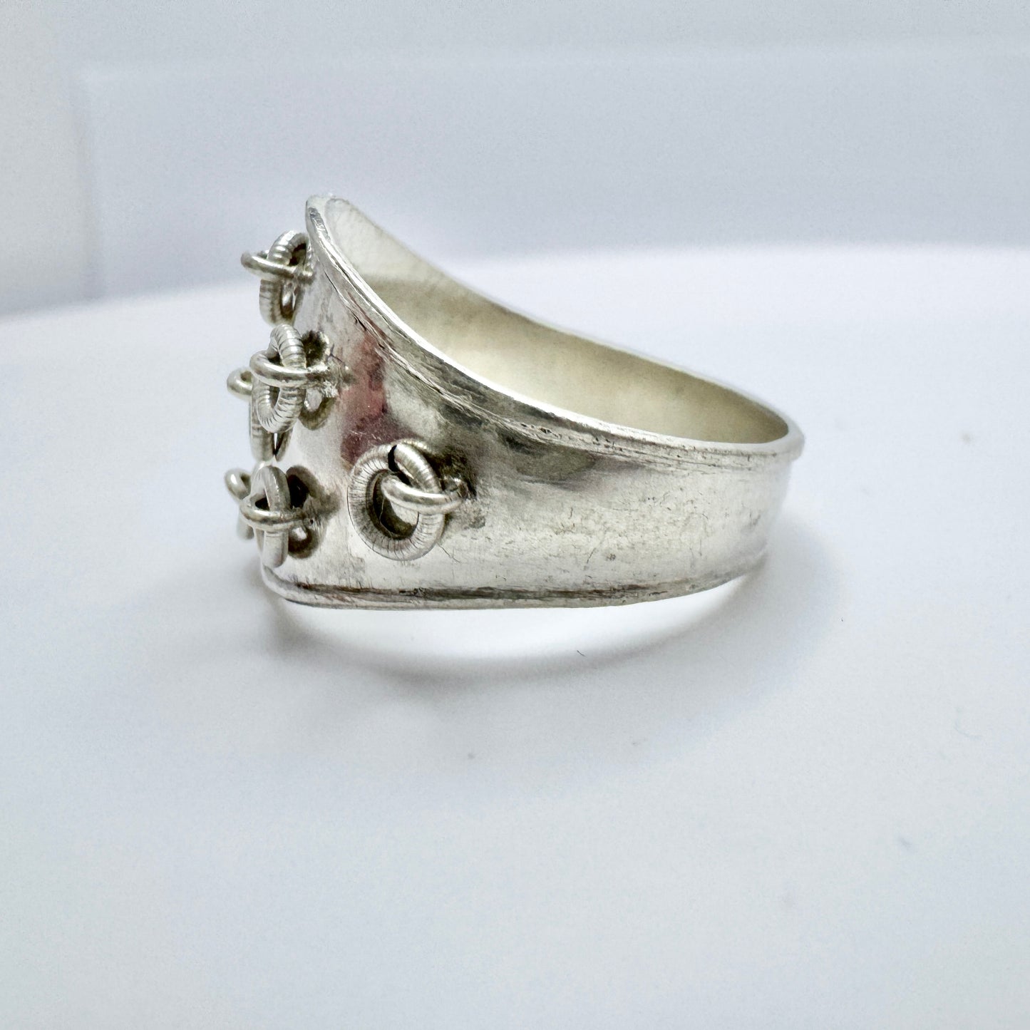 Oskar Eirama, Finland 1937. Vintage Sami / Laplander Solid Silver Wedding Band Ring.