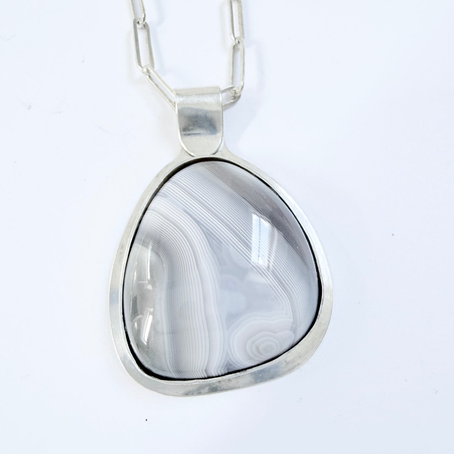 H Hänke, Sweden 1979. Vintage Sterling Silver banded Agate Pendant Long Chain Necklace.