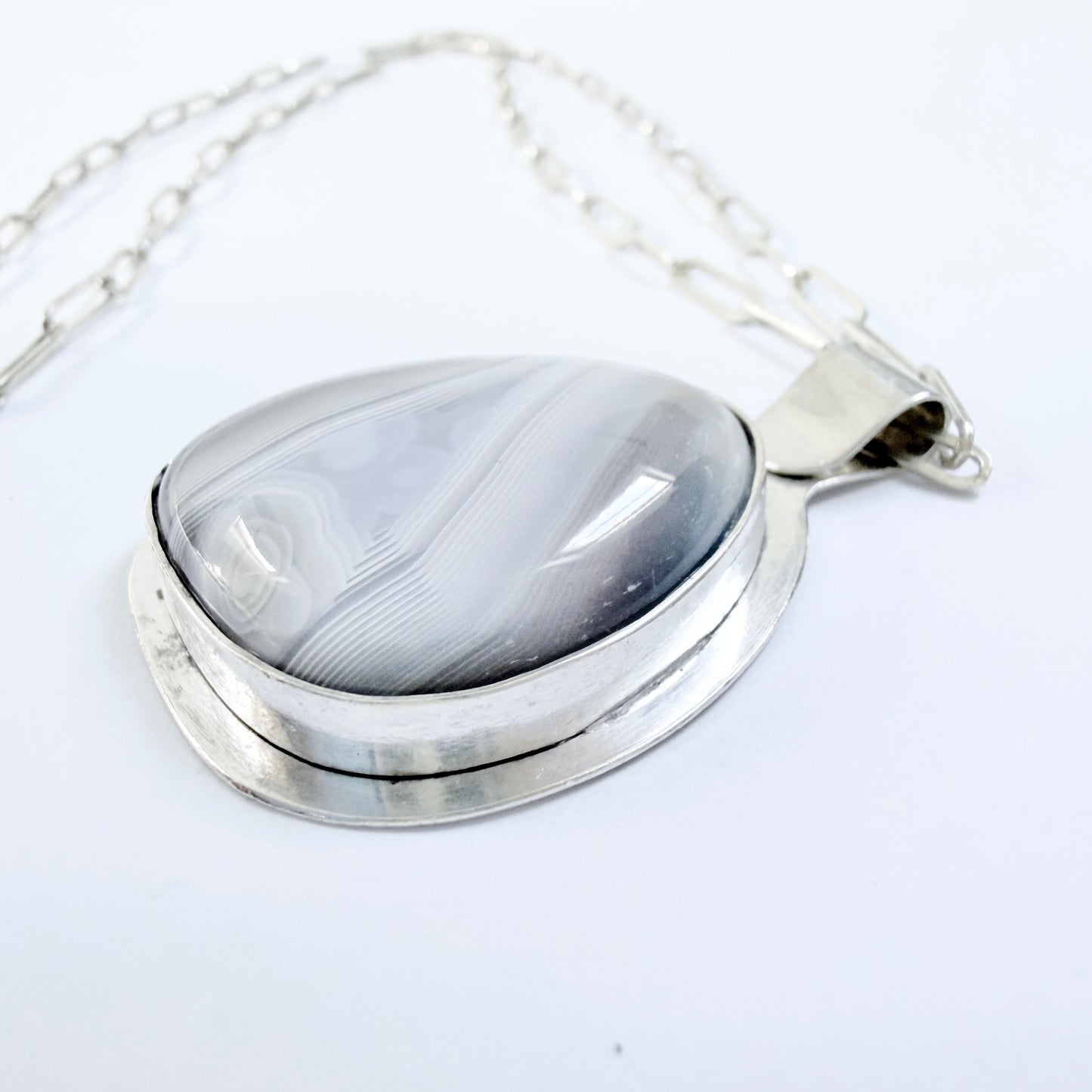 H Hänke, Sweden 1979. Vintage Sterling Silver banded Agate Pendant Long Chain Necklace.