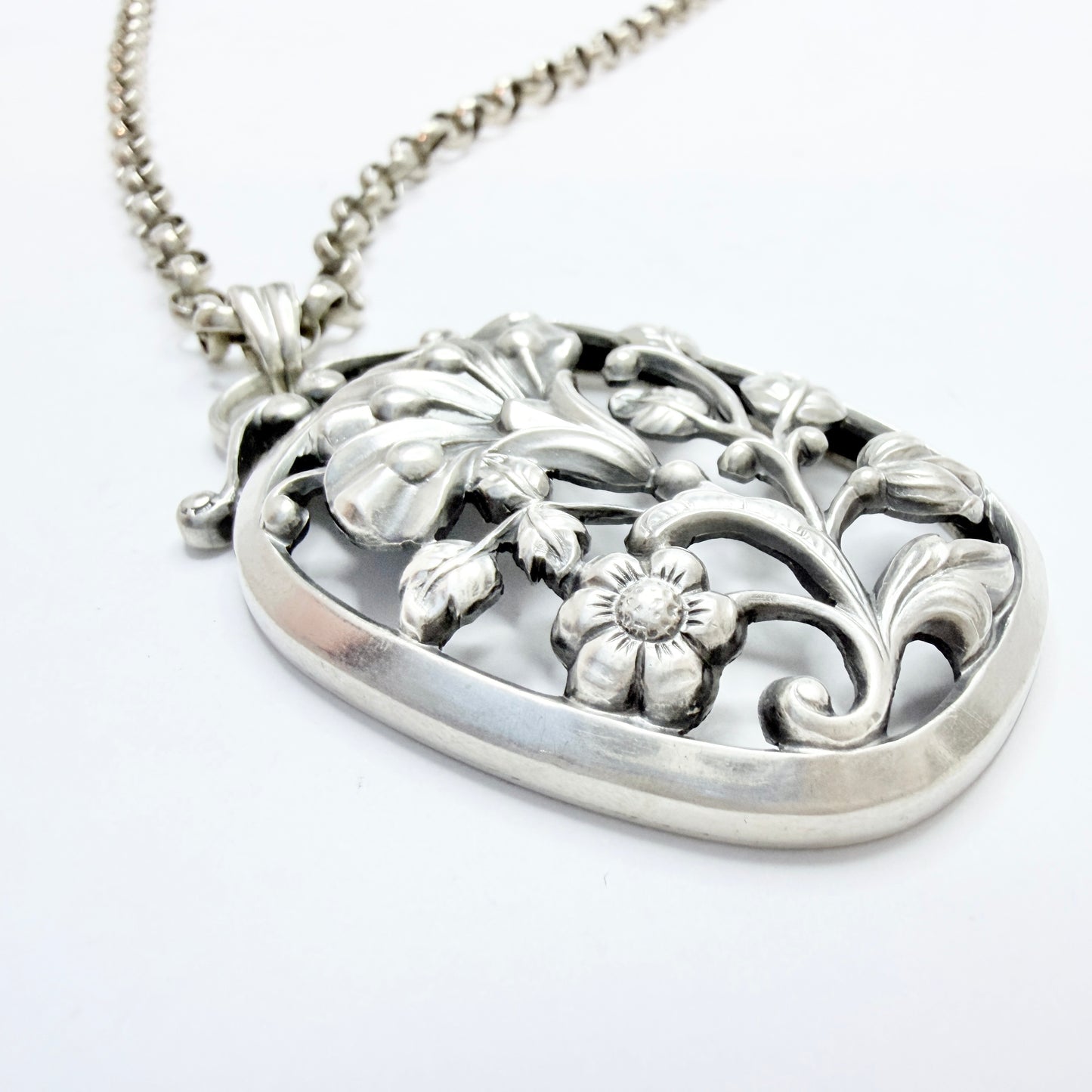 G Dahlgren, Sweden 1947. Vintage Sterling Silver Pendant + Antique Chain.