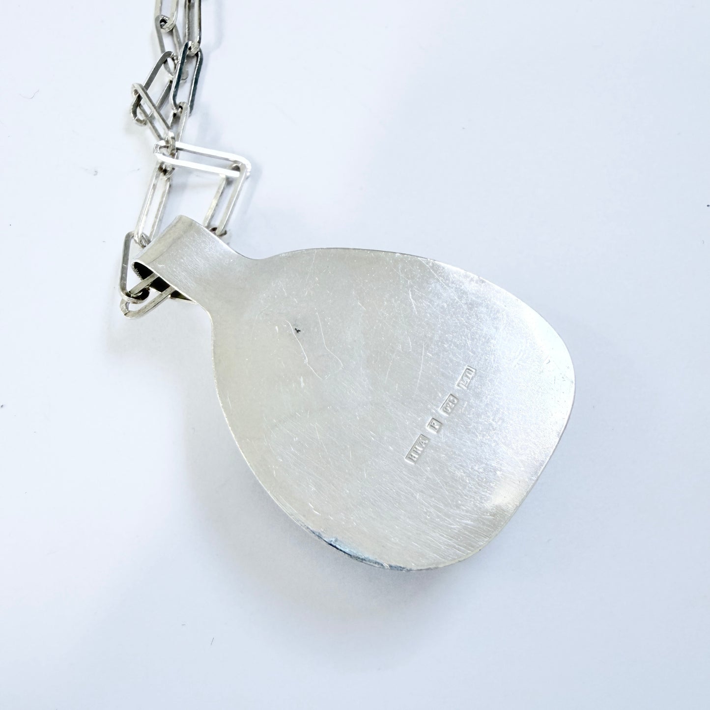 H Hänke, Sweden 1979. Vintage Sterling Silver banded Agate Pendant Long Chain Necklace.