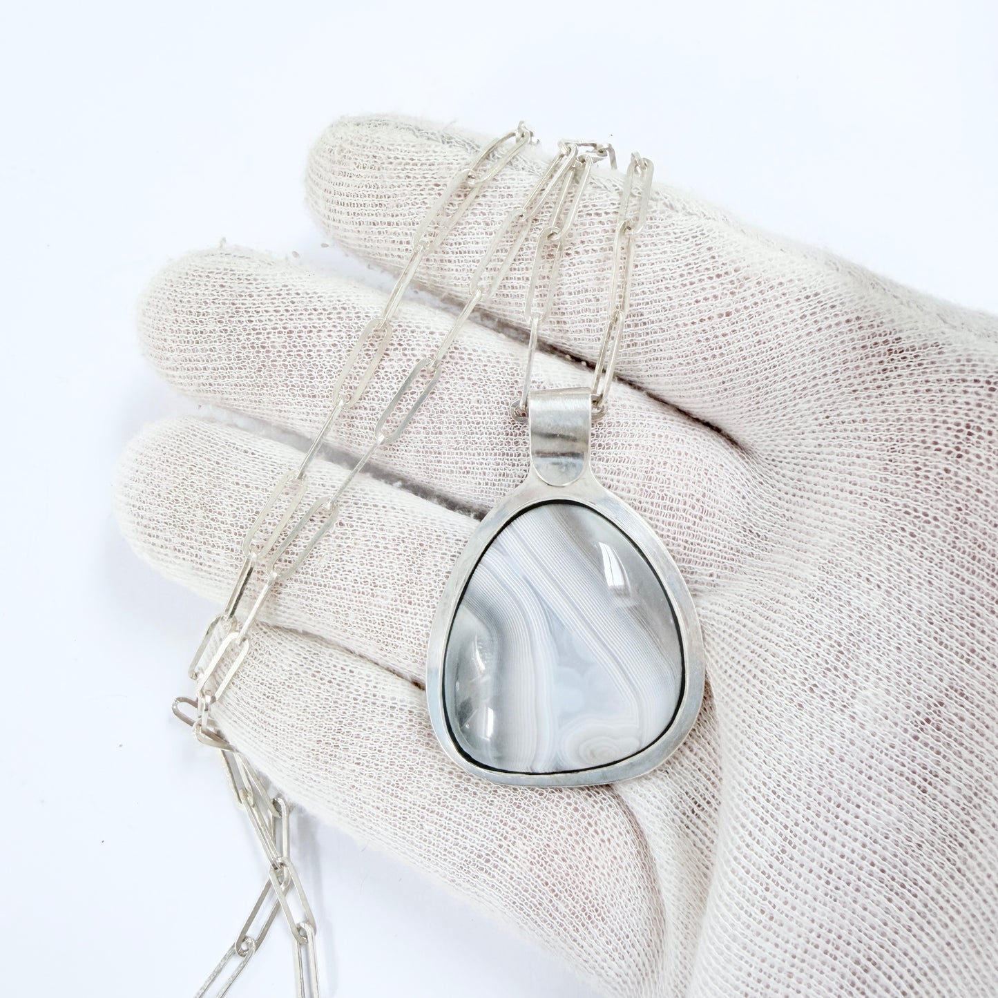 H Hänke, Sweden 1979. Vintage Sterling Silver banded Agate Pendant Long Chain Necklace.