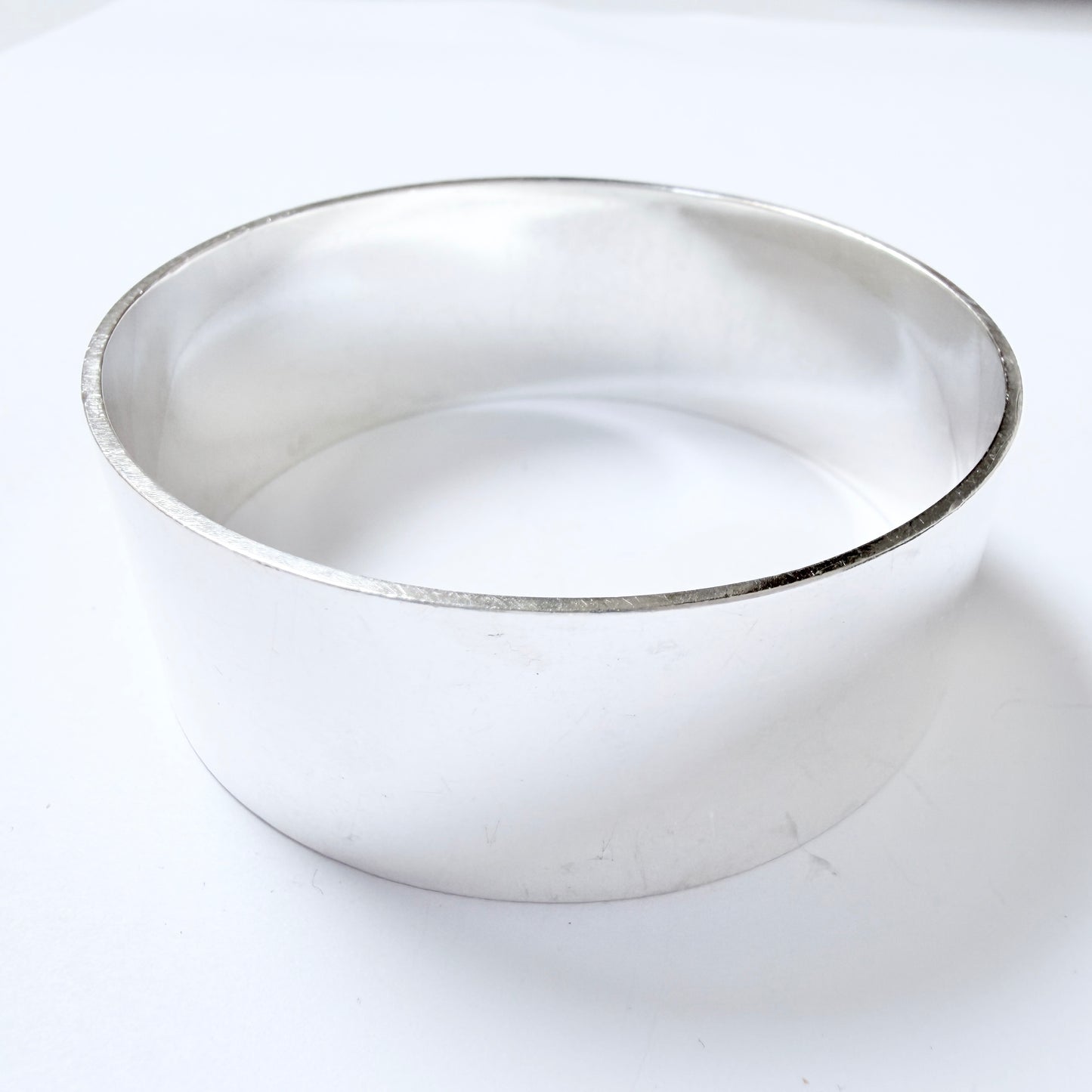 Göran Kuhlin, Sweden 1971. Chunky Sterling Silver Bangle Bracelet. Signed