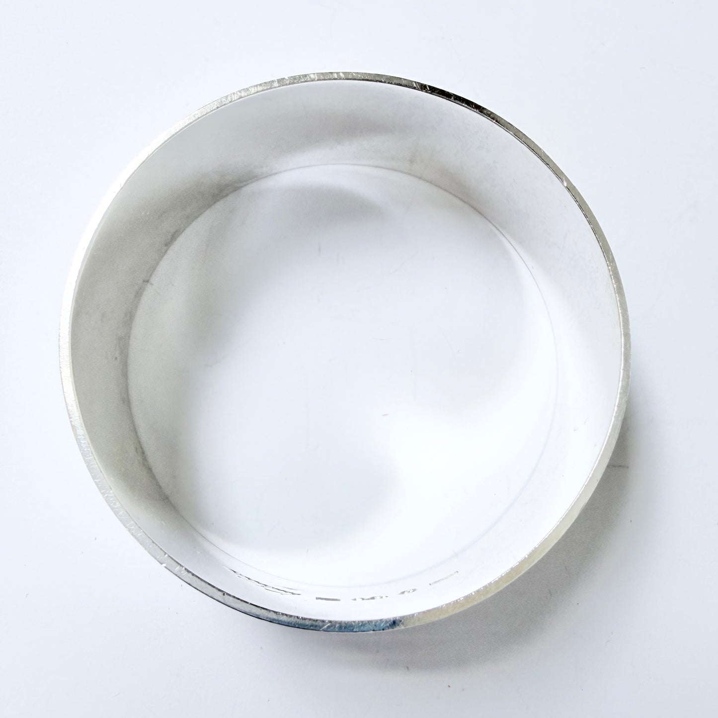 Göran Kuhlin, Sweden 1971. Chunky Sterling Silver Bangle Bracelet. Signed