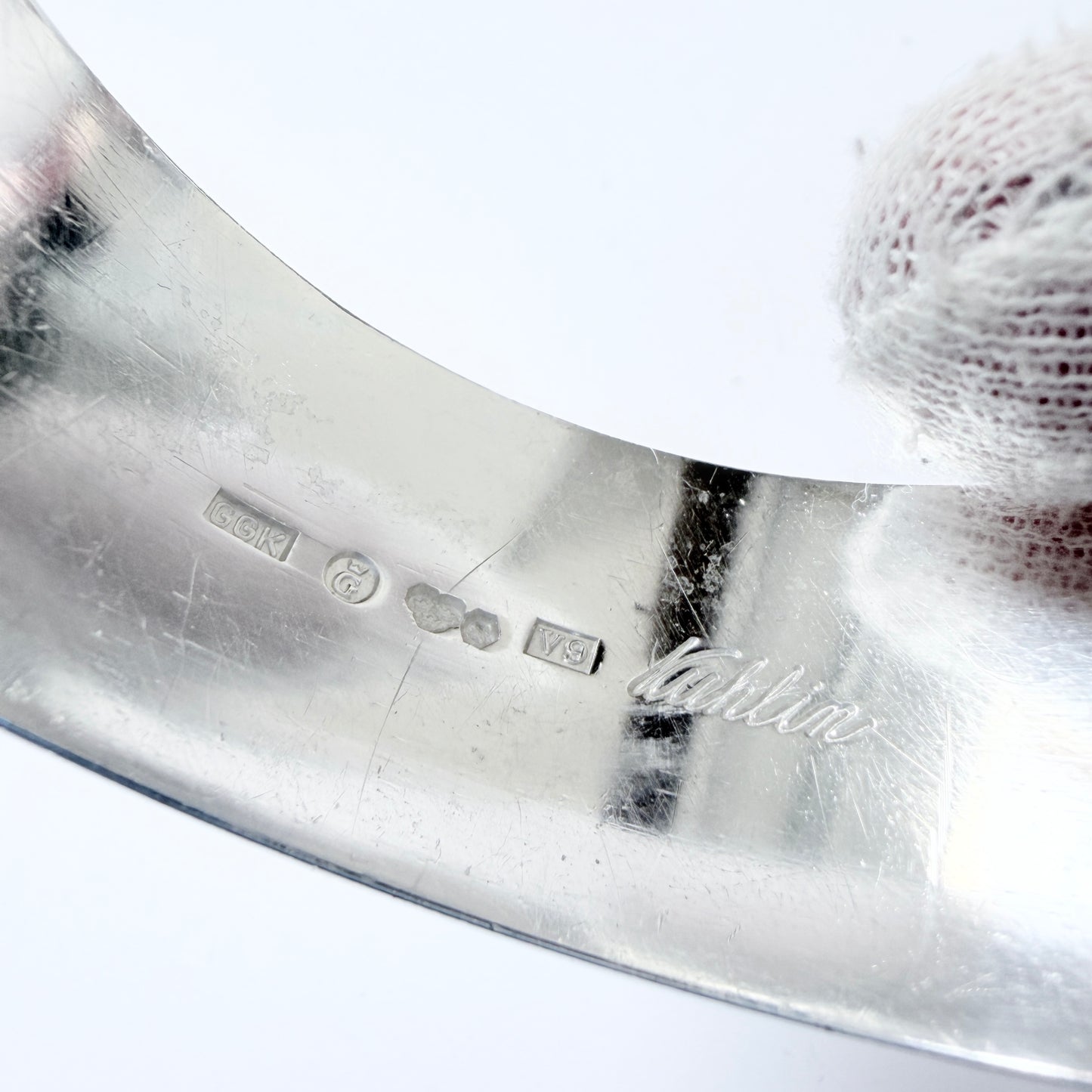 Göran Kuhlin, Sweden 1971. Chunky Sterling Silver Bangle Bracelet. Signed