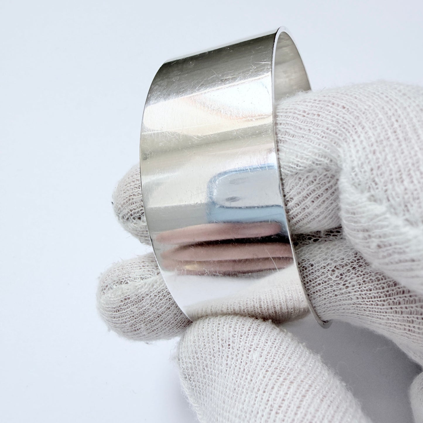 Göran Kuhlin, Sweden 1971. Chunky Sterling Silver Bangle Bracelet. Signed