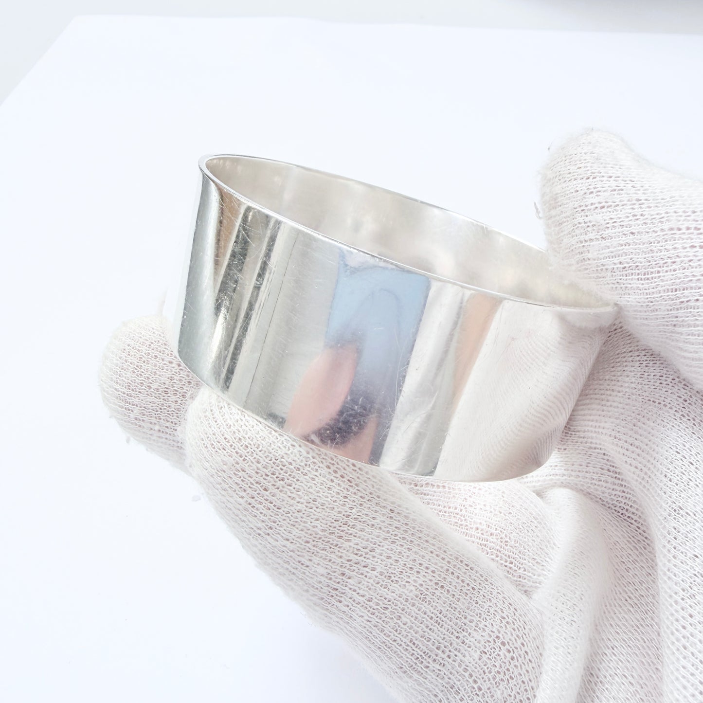 Göran Kuhlin, Sweden 1971. Chunky Sterling Silver Bangle Bracelet. Signed