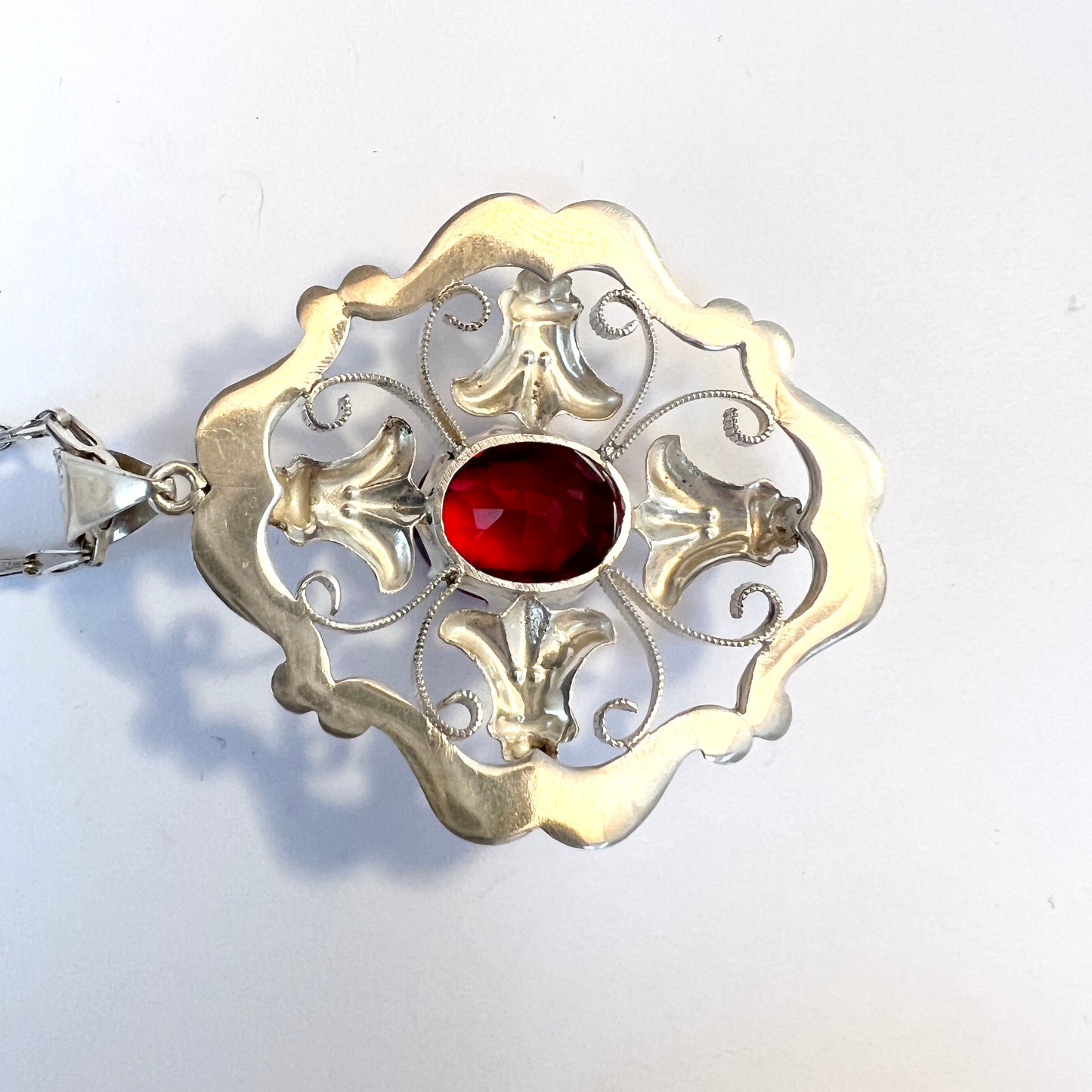 Victor Janson, Sweden 1948. Vintage Solid Silver Intense Red Paste Stone Pendant Necklace.