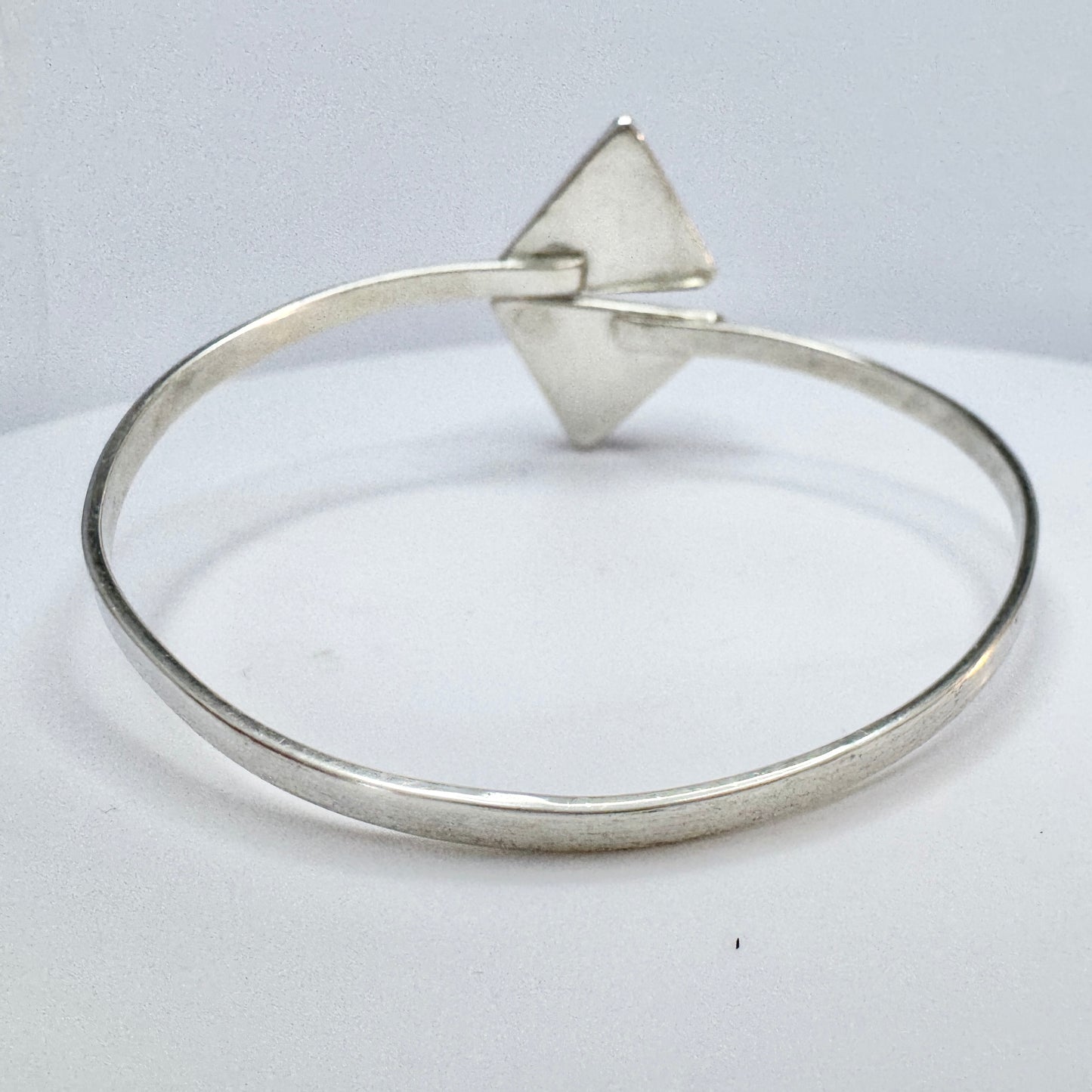 Kaplan, Sweden 1963. Vintage Sterling Silver Tiger's Eye Bangle Bracelet.