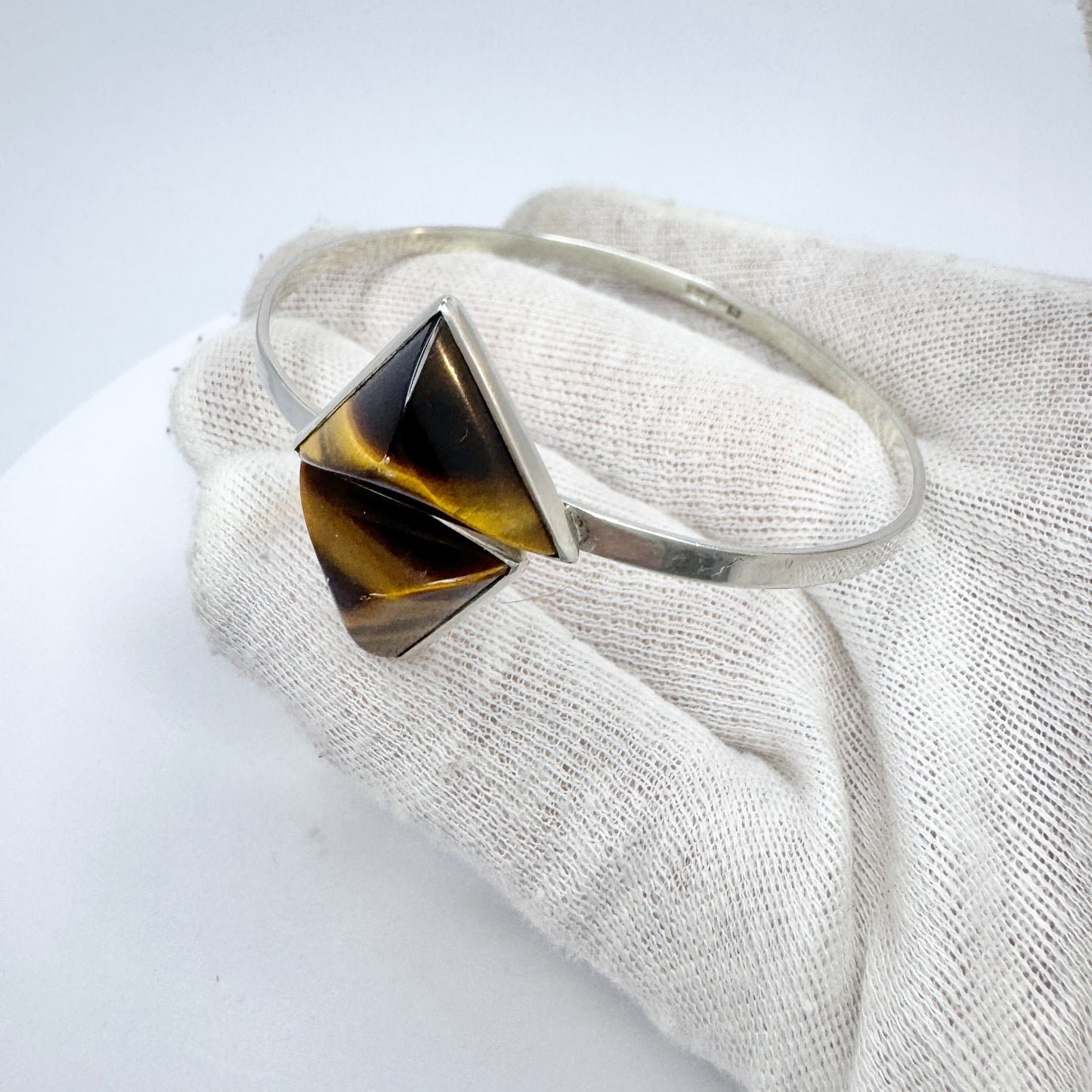 Kaplan, Sweden 1963. Vintage Sterling Silver Tiger's Eye Bangle Bracelet.