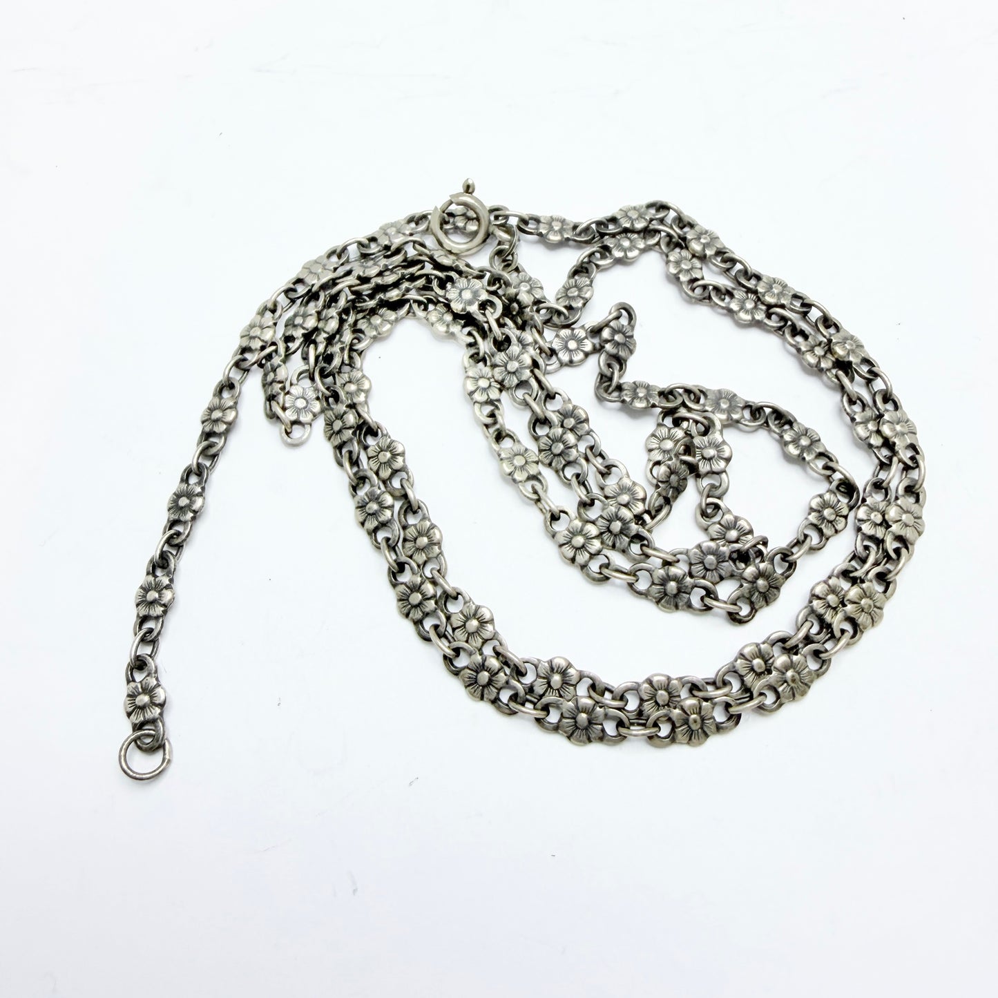 Sweden c 1940s. Vintage 27" Flower Chain Necklace.