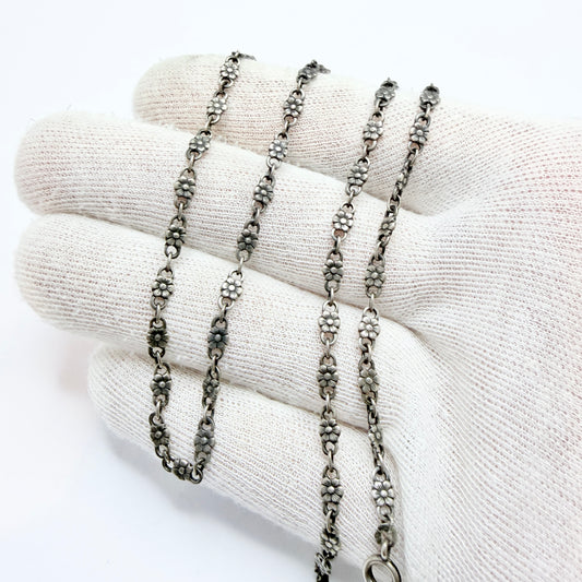 Sweden c 1940s. Vintage 27" Flower Chain Necklace.