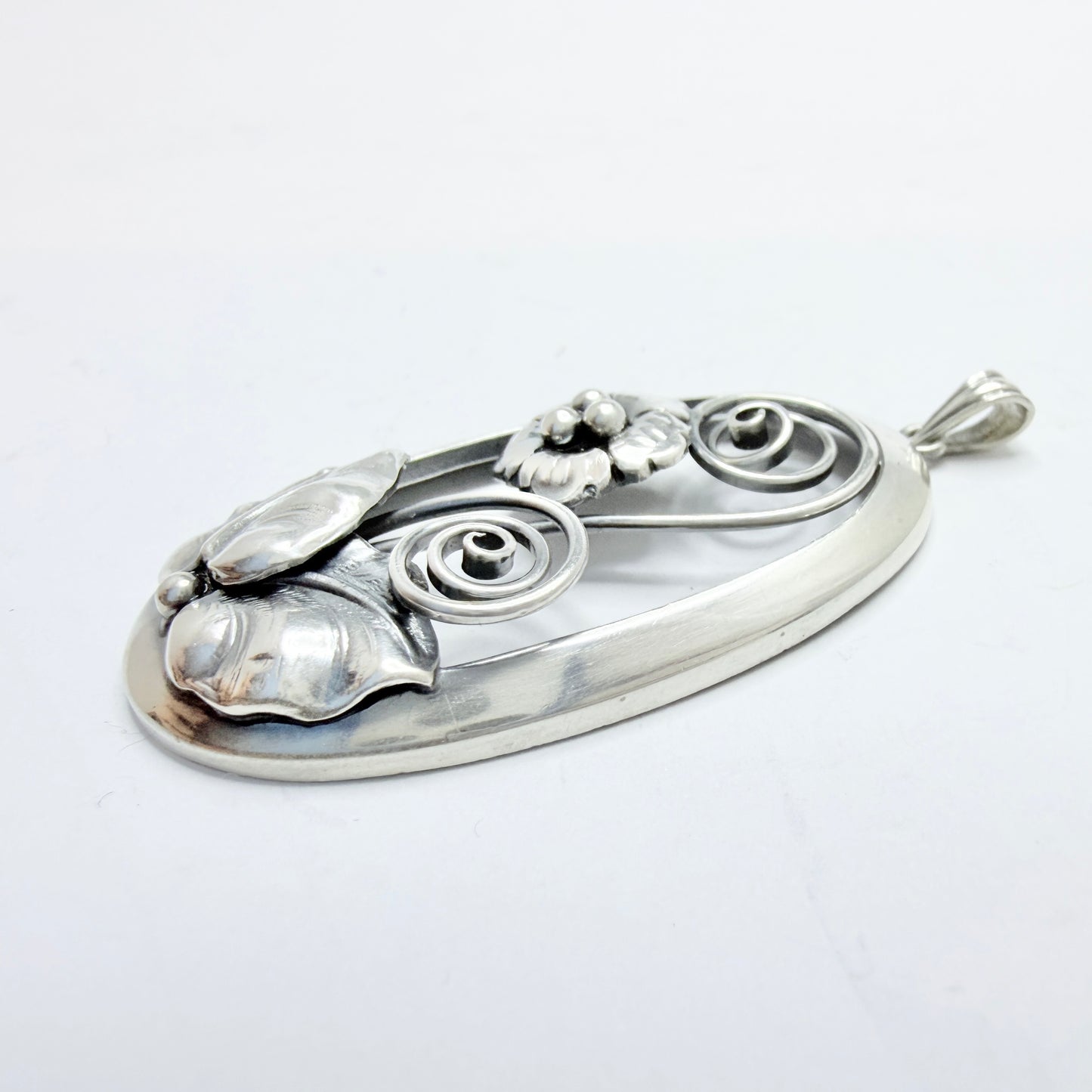 G Dahlgren, Sweden 1944. Rare WW2-era Vintage Solid Silver Flower Pendant.