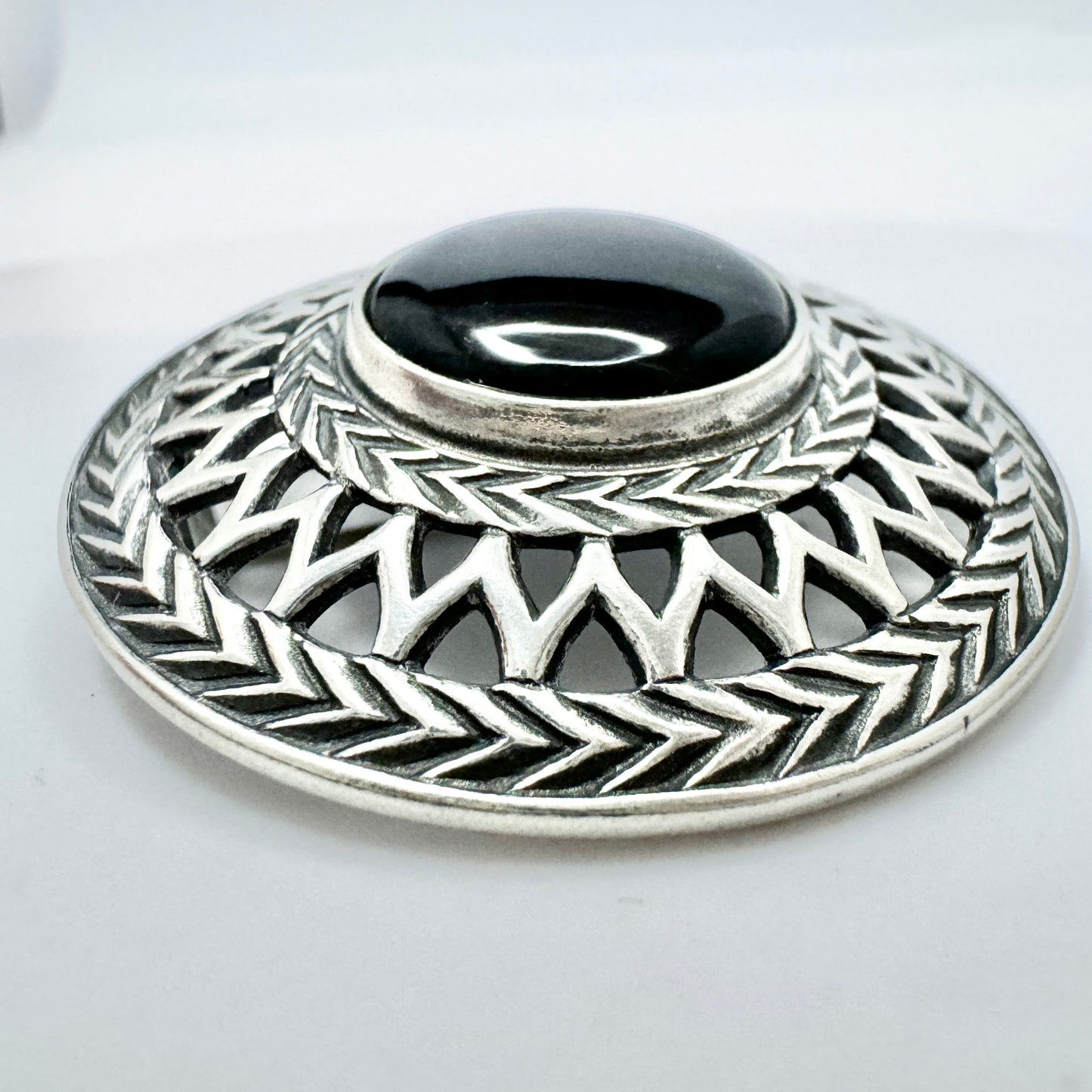 Kalevala Koru, Finland 1998. Vintage Sterling Silver Spectrolite Brooch.