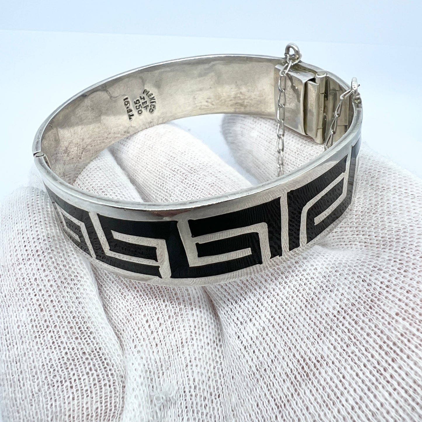 Mexico Vintage Sterling Silver Enamel Hinged Bangle Bracelet.