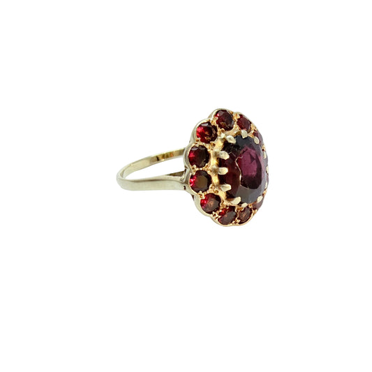 Vintage ca 1940-50s. 9k Gold Garnet Ring.