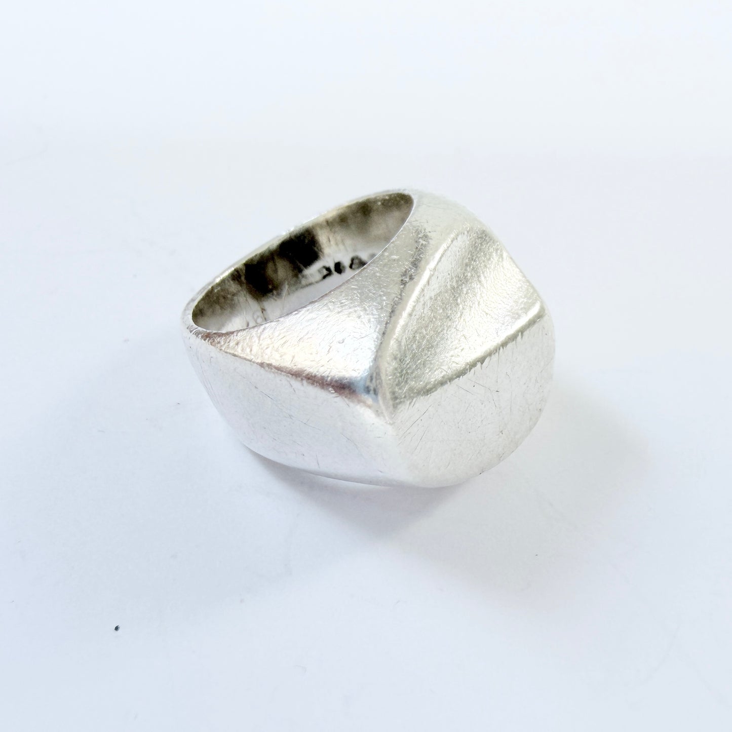 Per Dåvik for Alton, Sweden 1973. Vintage Modernist Sterling Silver Ring. Signed.