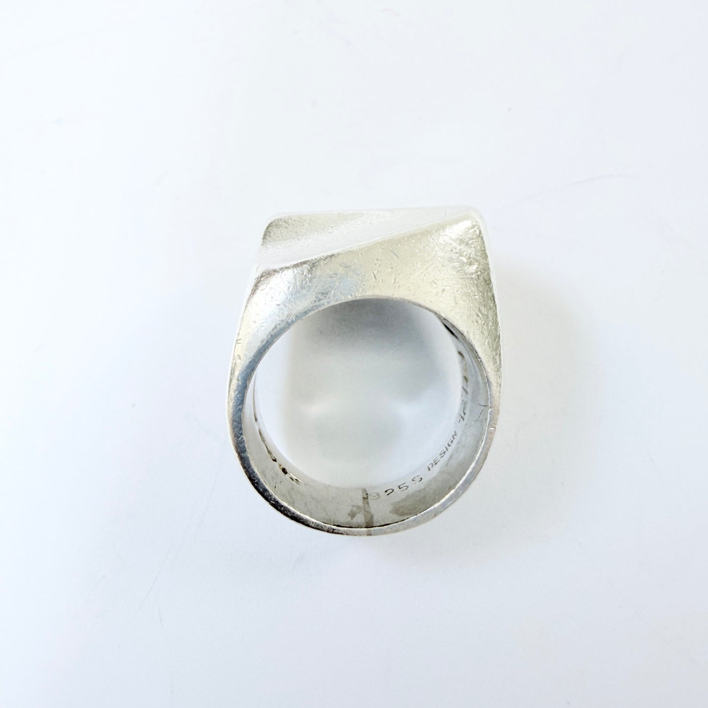 Per Dåvik for Alton, Sweden 1973. Vintage Modernist Sterling Silver Ring. Signed.