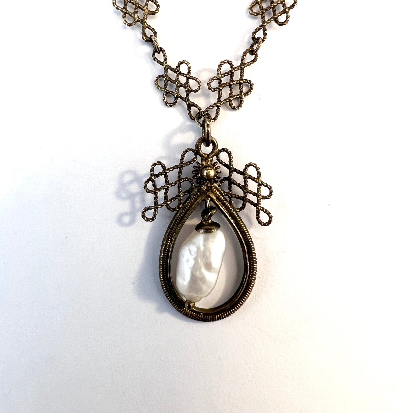 Vintage c 1940s. Sterling Silver Filigree Pearl Necklace.