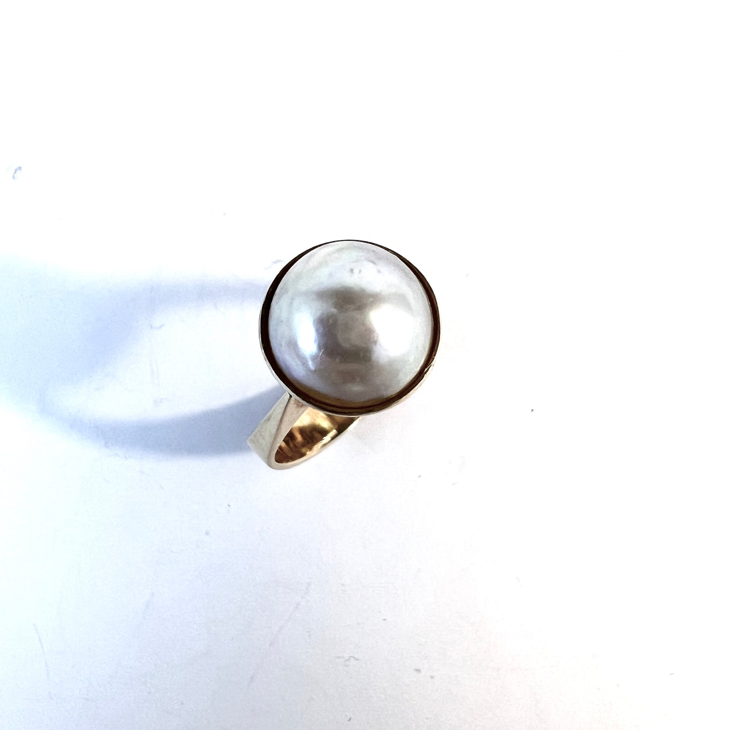 Fryklund & Pålsson, Sweden 1963. Vintage Modernist 18k Gold Mabe Pearl Ring.