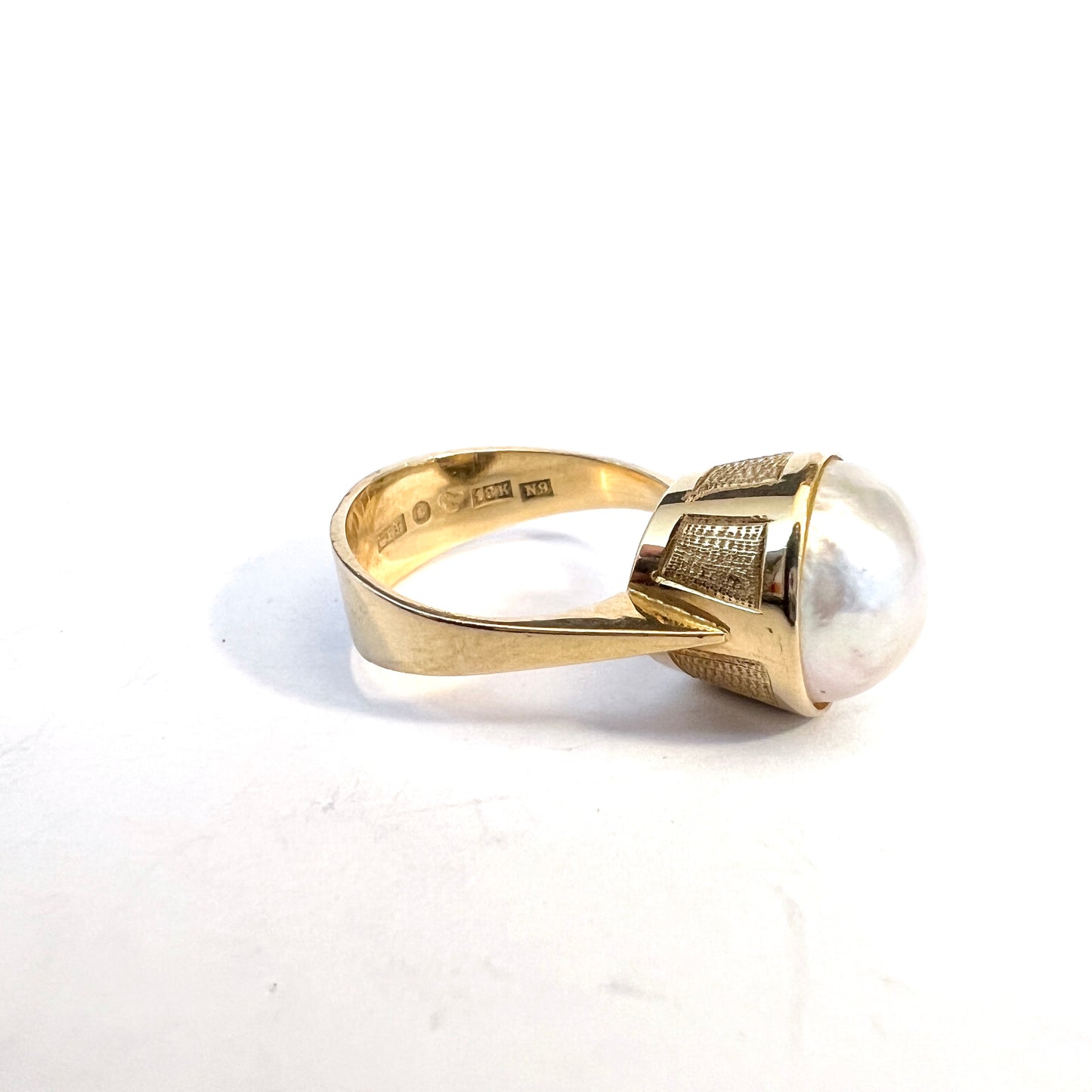 Fryklund & Pålsson, Sweden 1963. Vintage Modernist 18k Gold Mabe Pearl Ring.