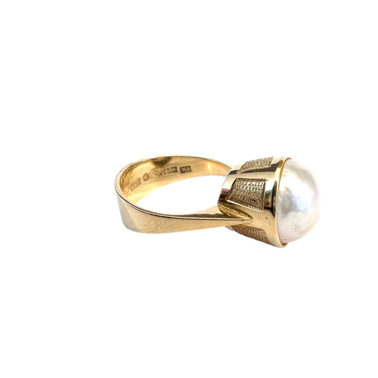 Fryklund & Pålsson, Sweden 1963. Vintage Modernist 18k Gold Mabe Pearl Ring.