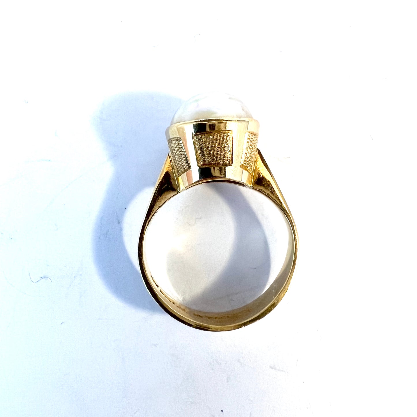 Fryklund & Pålsson, Sweden 1963. Vintage Modernist 18k Gold Mabe Pearl Ring.