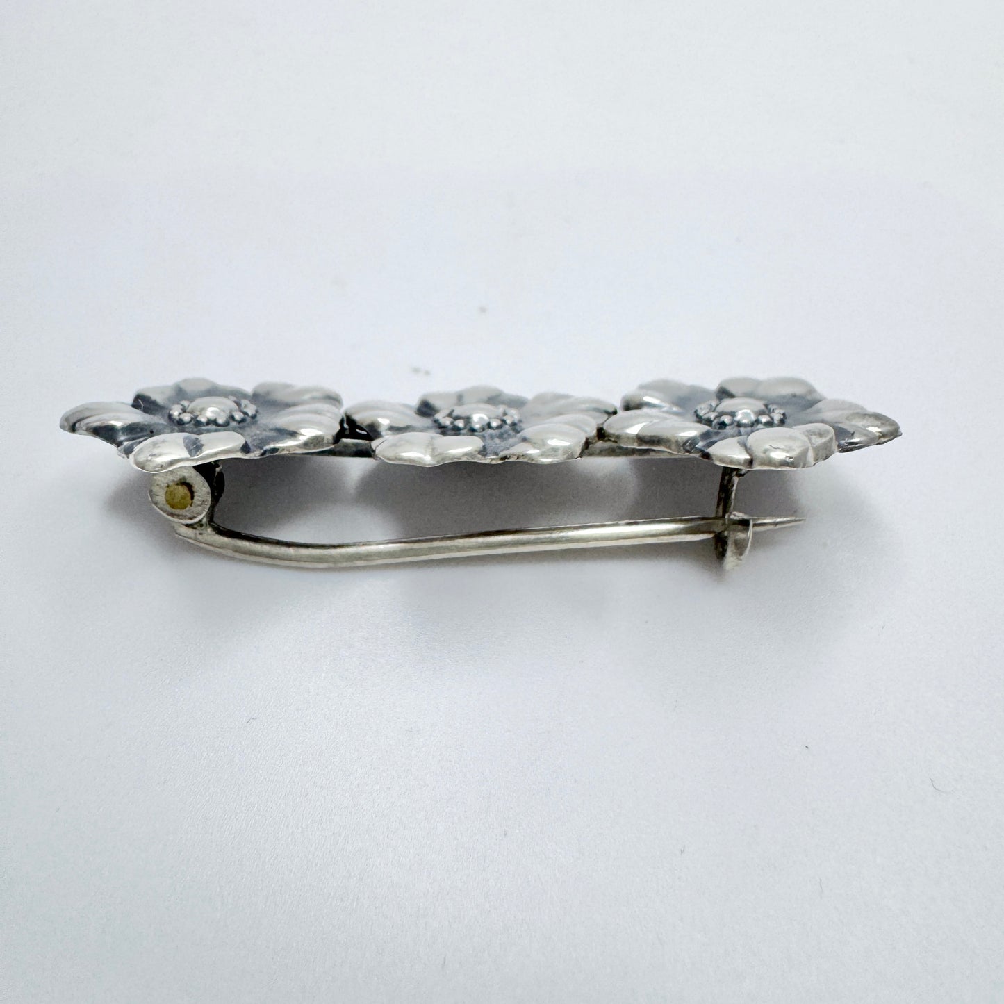G Dahlgren, Sweden 1947. Vintage Solid Silver Flower Brooch.