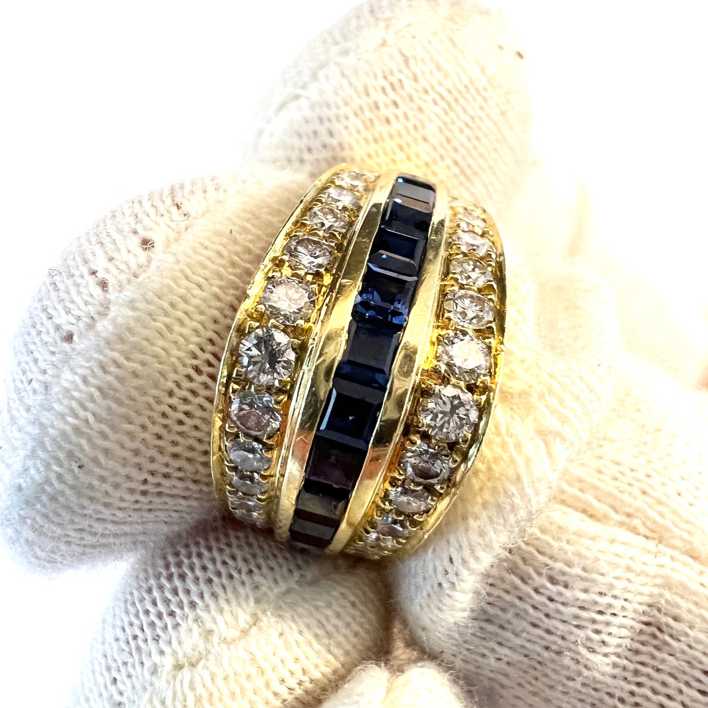 Vintage 18k Gold Diamond Blue Sapphire Ring. Makers Mark.