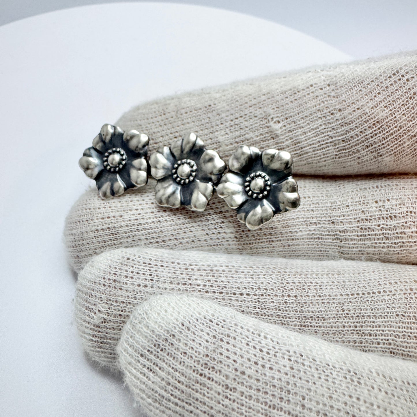 G Dahlgren, Sweden 1947. Vintage Solid Silver Flower Brooch.