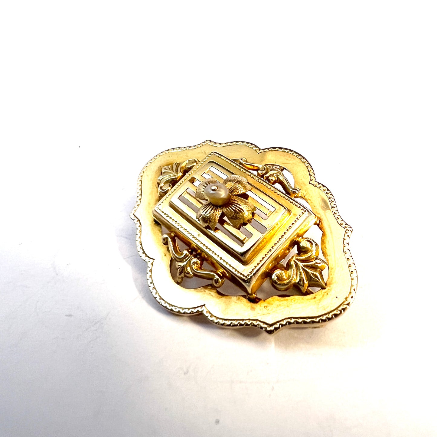 Petter Airaksinen, Finland 1881. Antique Victorian 18k Gold Pearl Brooch.