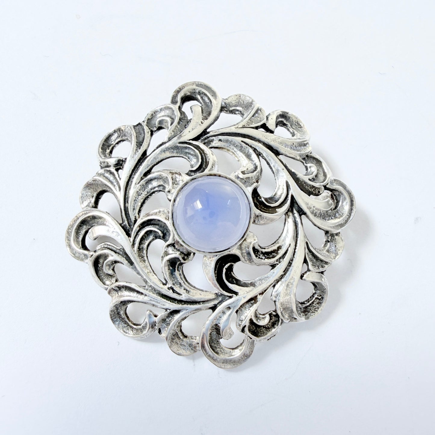 Vintage ca 1950s Solid Silver Chalcedony Brooch.