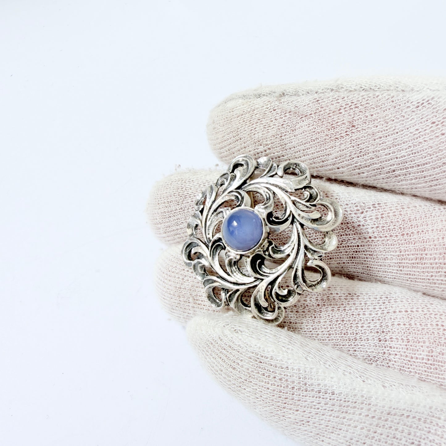 Vintage ca 1950s Solid Silver Chalcedony Brooch.