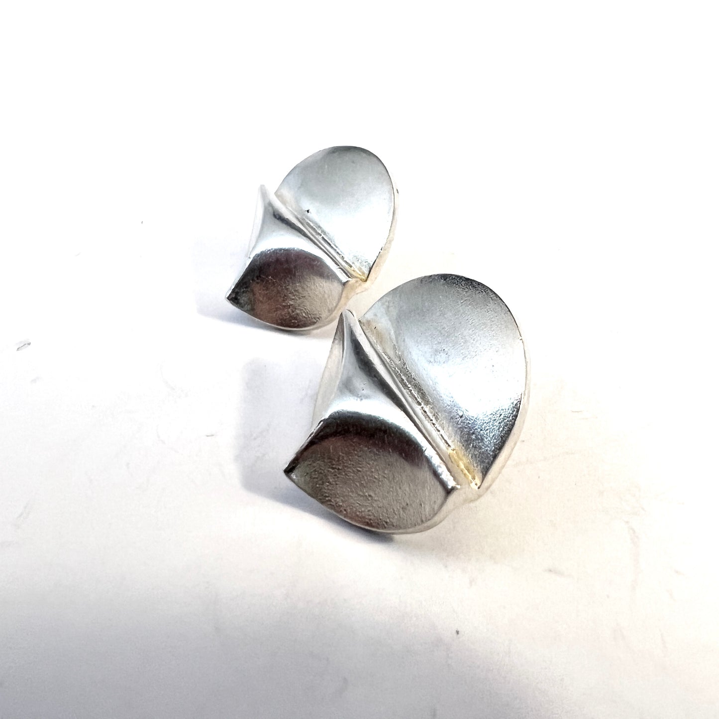 Bjorn Weckstrom, Lapponia Finland 1976. Vintage Sterling Silver Earrings. Design: Southern Triangle.