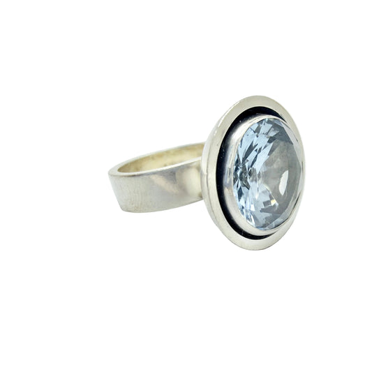 Ceson, Gothenburg Sweden 1967. Vintage Modrnist Sterling Silver Synthetic Blue Spinel Ring.